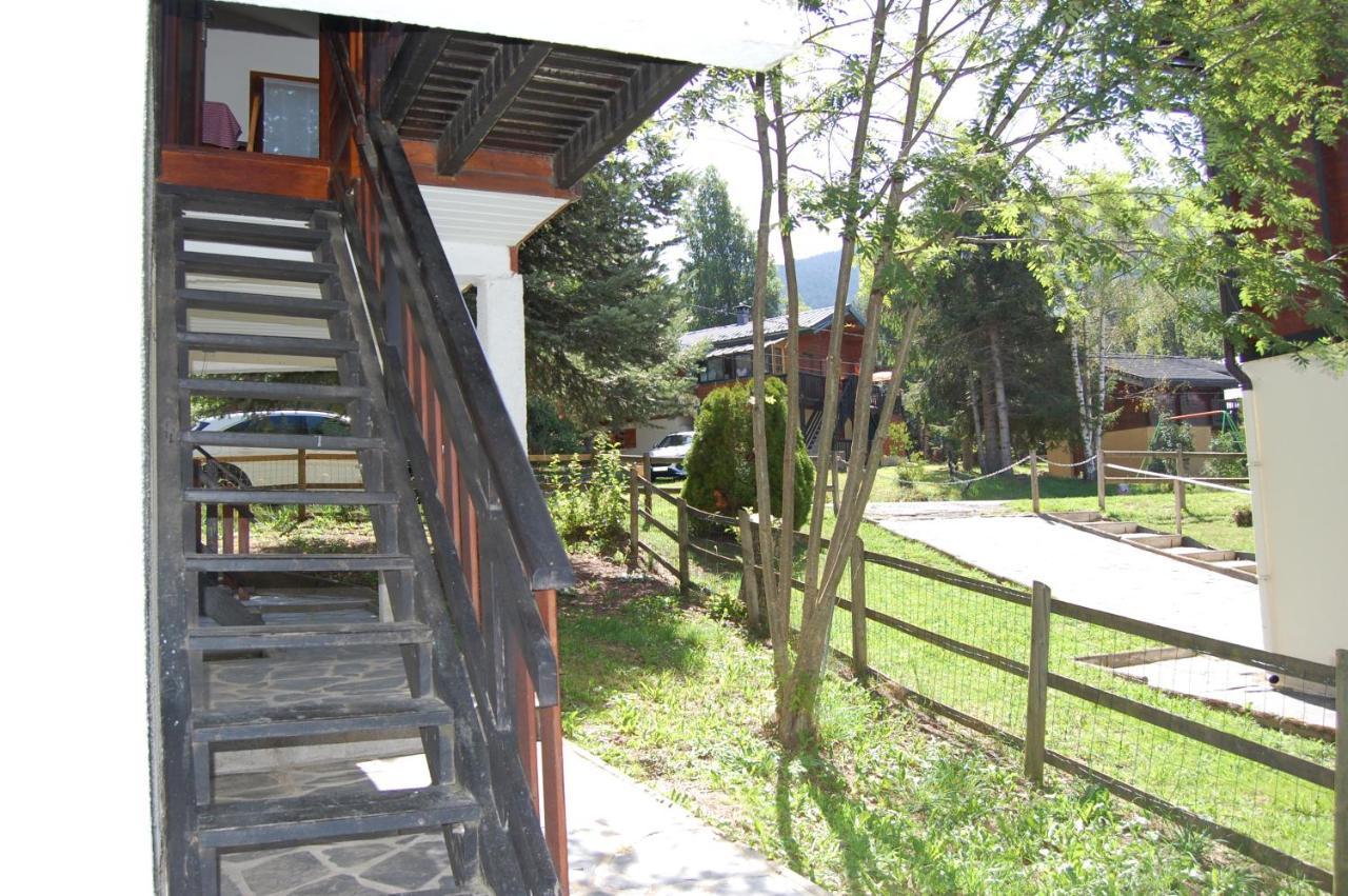 Chalet Les Sorbiers: Pyrenees Retreat with Garden and Ski Access Eyne Exterior photo